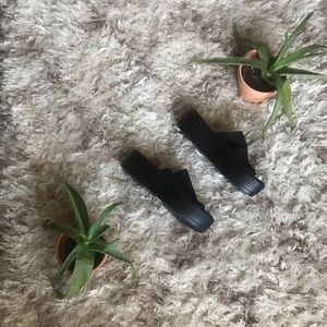 Sold/90’s Chunky Black Sandals